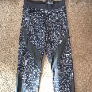 Nike Pro Women’s Cropped Leggings